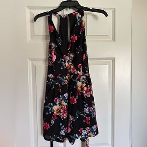 Express Women’s floral romper. Size 4